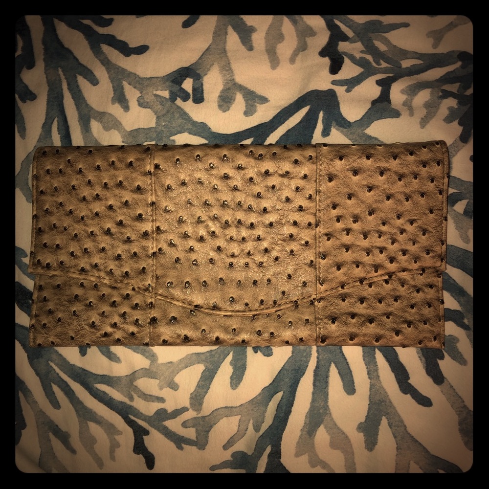 💗 3 for $40 💗 Grey “ostrich” clutch purse